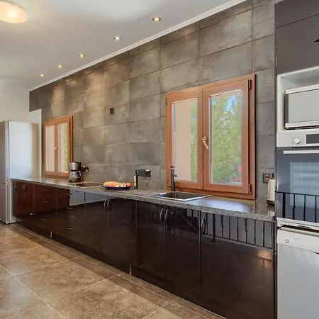 Aphrodite Hills Superior Villas Superior 0298 Air Conditioning 5 Bedrooms Villa